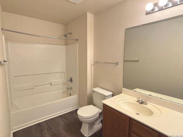 136 Hampton Way, Boerne, TX 78006