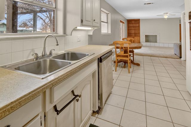 1703 Lamar Street, Mineral Wells, TX 76067