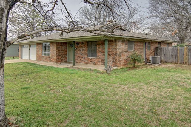 1703 Lamar Street, Mineral Wells, TX 76067