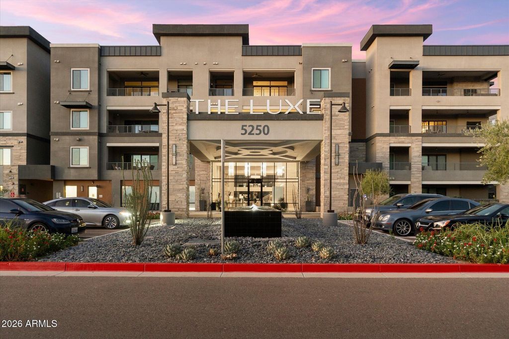 5250 E DEER VALLEY Drive 303, Phoenix, AZ 85054 — exterior