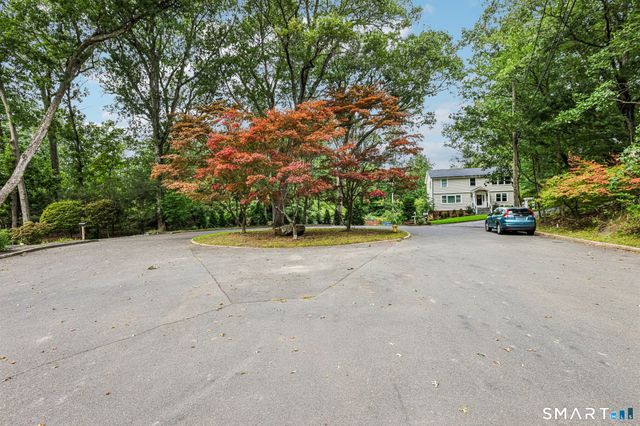 14 Chipping Lane, Norwalk, CT 06854