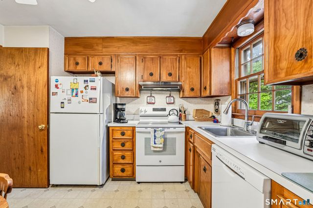 14 Chipping Lane, Norwalk, CT 06854