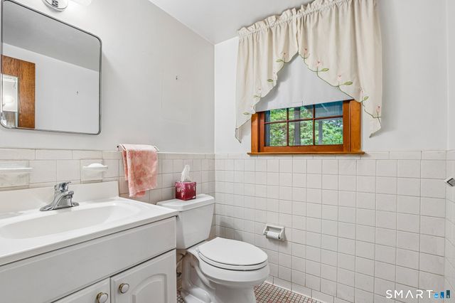 14 Chipping Lane, Norwalk, CT 06854