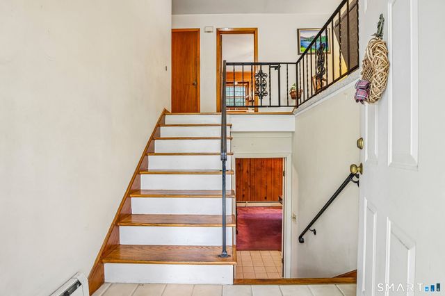 14 Chipping Lane, Norwalk, CT 06854