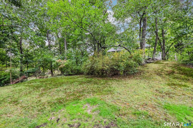 14 Chipping Lane, Norwalk, CT 06854