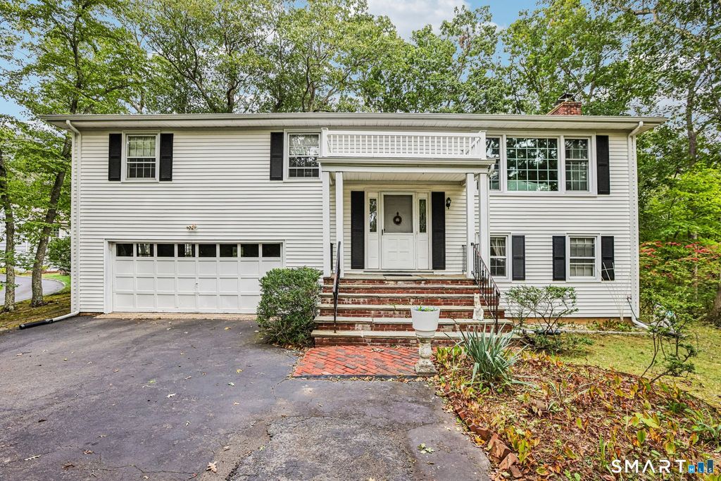 14 Chipping Lane, Norwalk, CT 06854
