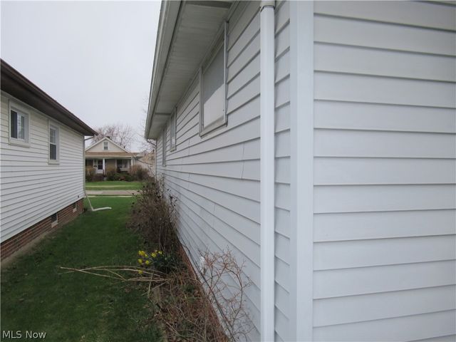 330 Paul Street, Bedford, OH 44146