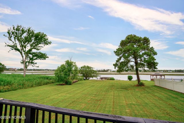 5802 E Yacht Drive, Oak Island, NC 28465