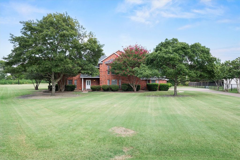 126 Vintage Drive, Waxahachie, TX 75165