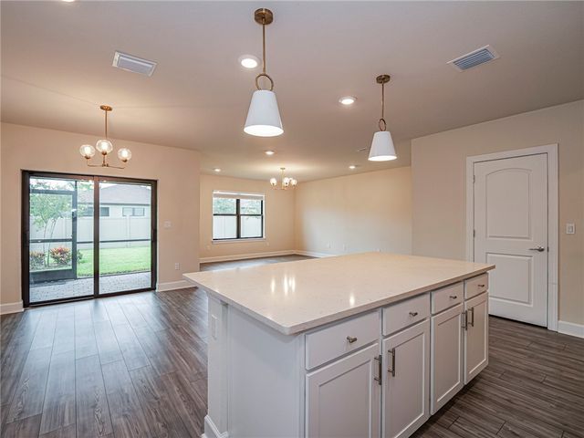 5204 Jasper Square, Vero Beach, FL 32967