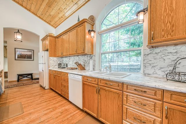 42010 Granite Ledge Lane, Shaver Lake, CA 93664