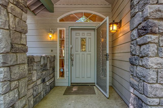 42010 Granite Ledge Lane, Shaver Lake, CA 93664