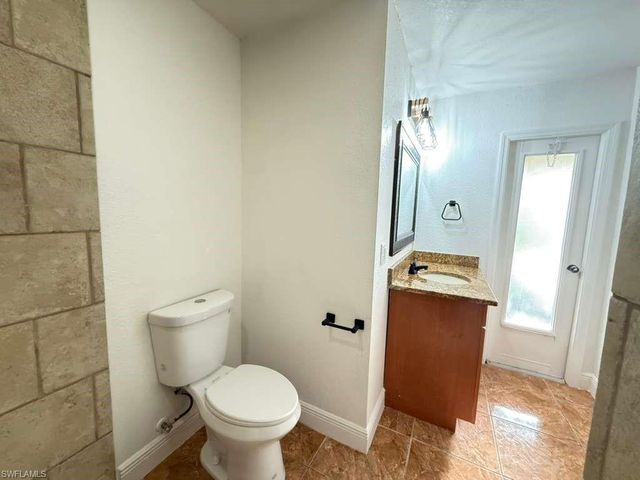2712 SW 2nd AVE, Cape Coral, FL 33914
