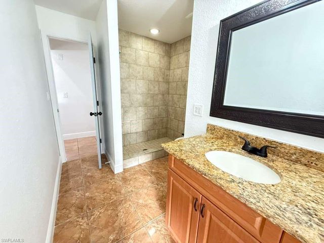 2712 SW 2nd AVE, Cape Coral, FL 33914