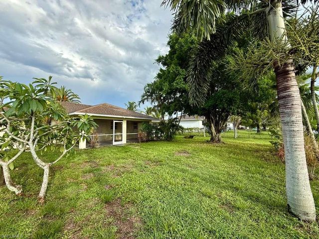 2712 SW 2nd AVE, Cape Coral, FL 33914