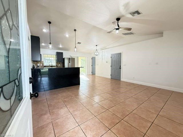 2712 SW 2nd AVE, Cape Coral, FL 33914