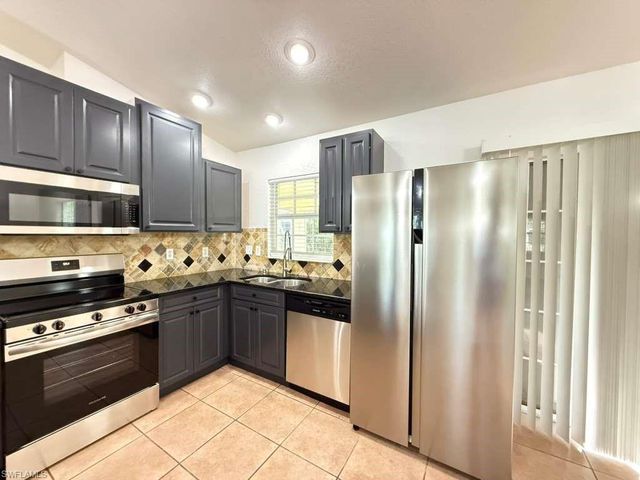 2712 SW 2nd AVE, Cape Coral, FL 33914