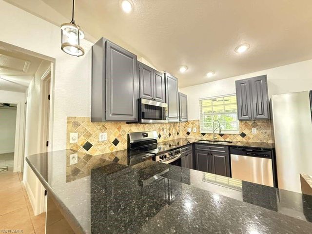 2712 SW 2nd AVE, Cape Coral, FL 33914