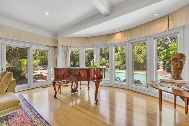 557 Crocker Rd, Sacramento, CA 95864