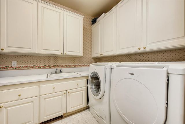 557 Crocker Rd, Sacramento, CA 95864