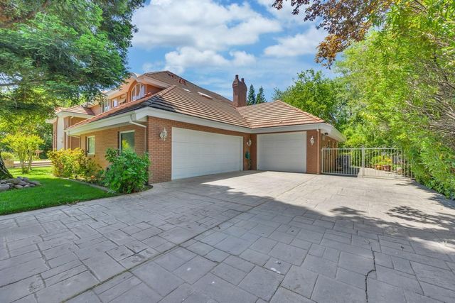 557 Crocker Rd, Sacramento, CA 95864