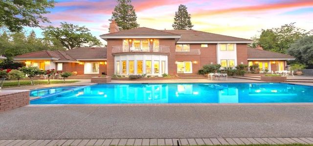 557 Crocker Rd, Sacramento, CA 95864