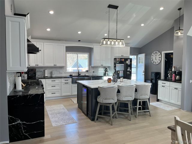 15 Highview Avenue, Selden, NY 11784