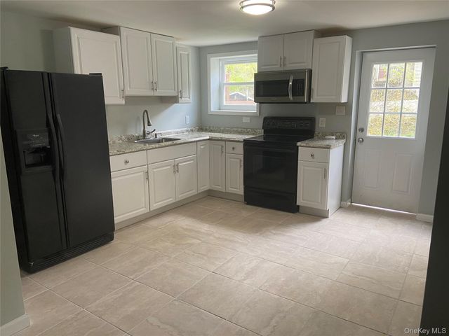 15 Highview Avenue, Selden, NY 11784