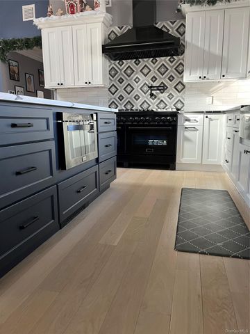 15 Highview Avenue, Selden, NY 11784