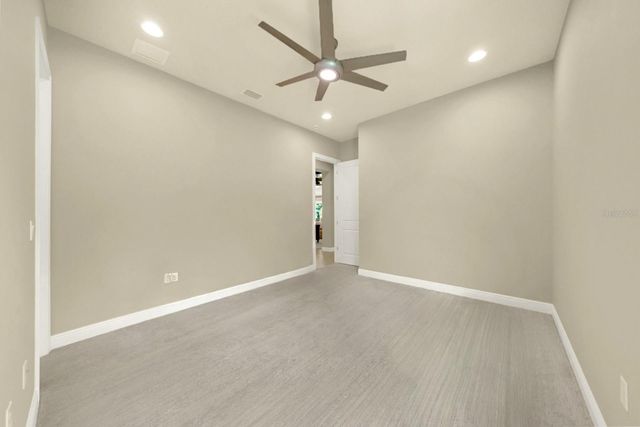 300 LAMBERTON LANE, Deland, FL 32724