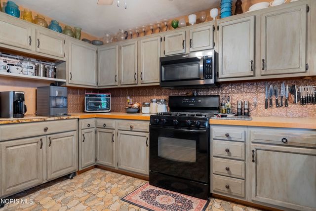 2083 Coe Court, Perrysburg, OH 43551
