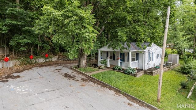 534 Tecumseh Street, St Charles, MO 63301