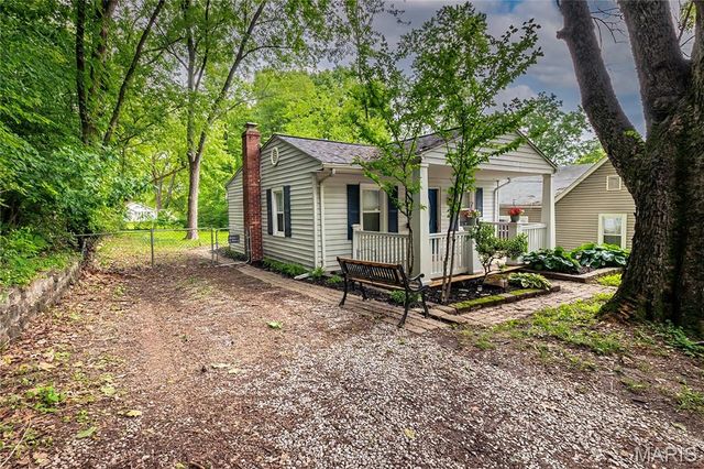 534 Tecumseh Street, St Charles, MO 63301