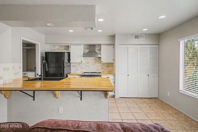6708 W KINGS Avenue, Peoria, AZ 85382