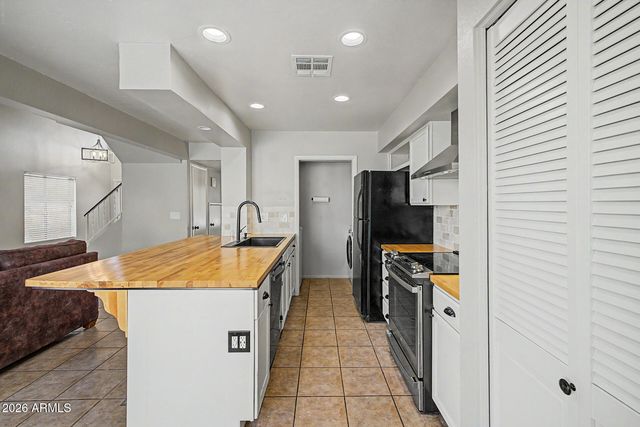 6708 W KINGS Avenue, Peoria, AZ 85382