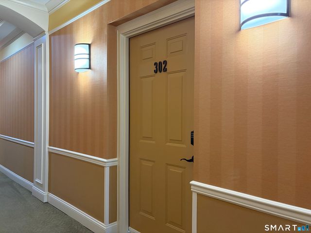 30 Schoolhouse Drive 302, West Hartford, CT 06110