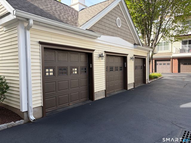 30 Schoolhouse Drive 302, West Hartford, CT 06110
