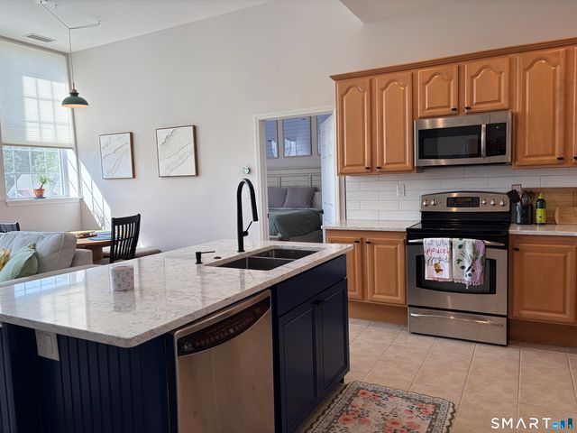 30 Schoolhouse Drive 302, West Hartford, CT 06110
