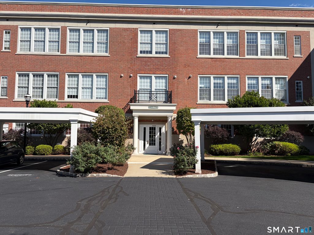 30 Schoolhouse Drive 302, West Hartford, CT 06110