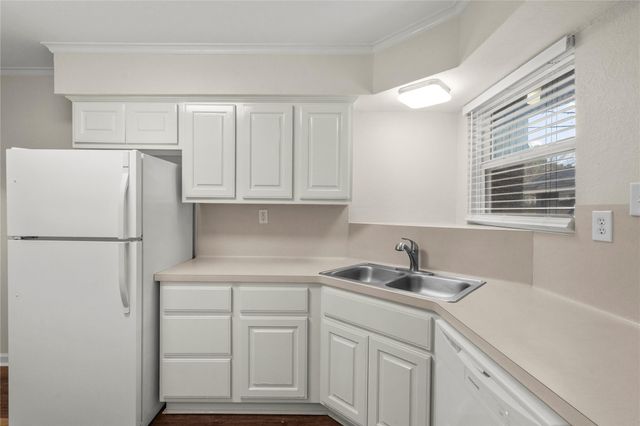 102 Strand Street 19, Galveston, TX 77550