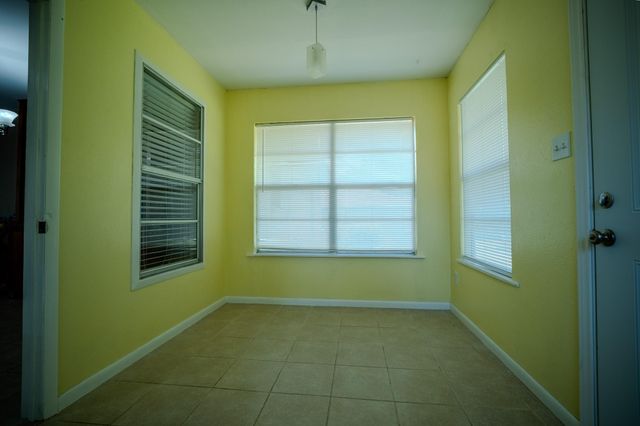 210 LOESCH DR, Elgin, TX 78621