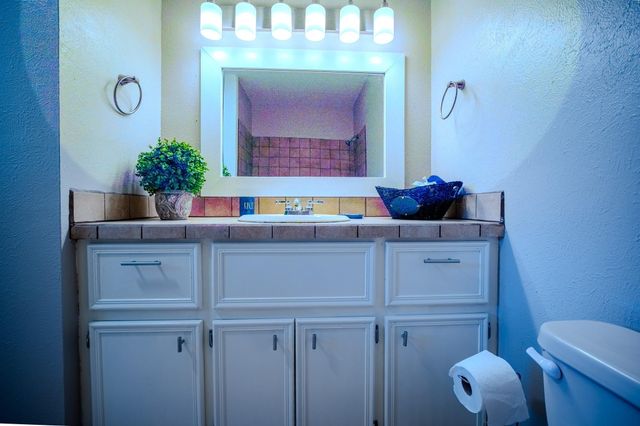 210 LOESCH DR, Elgin, TX 78621