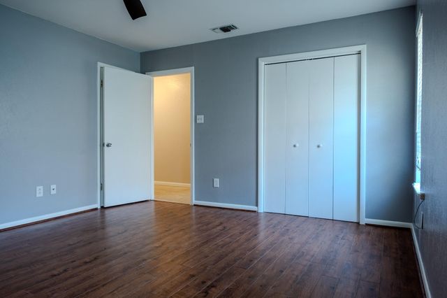 210 LOESCH DR, Elgin, TX 78621