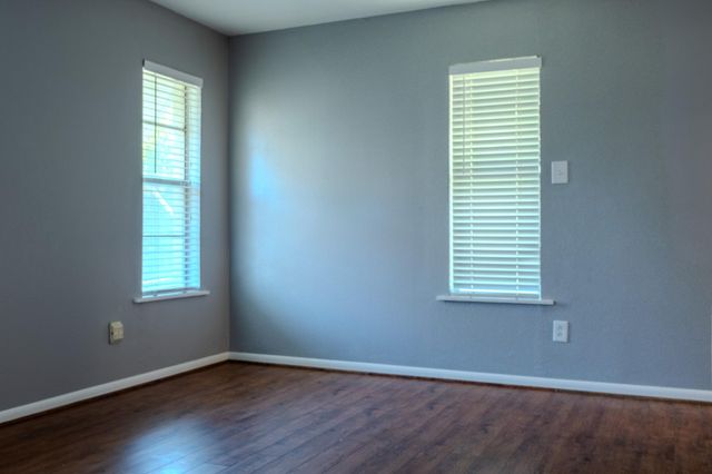 210 LOESCH DR, Elgin, TX 78621