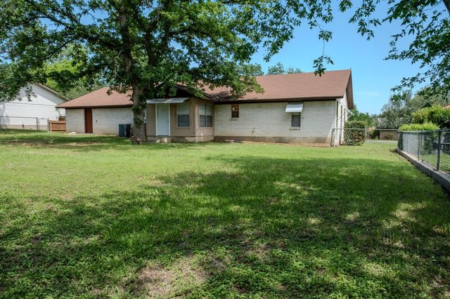 210 LOESCH DR, Elgin, TX 78621