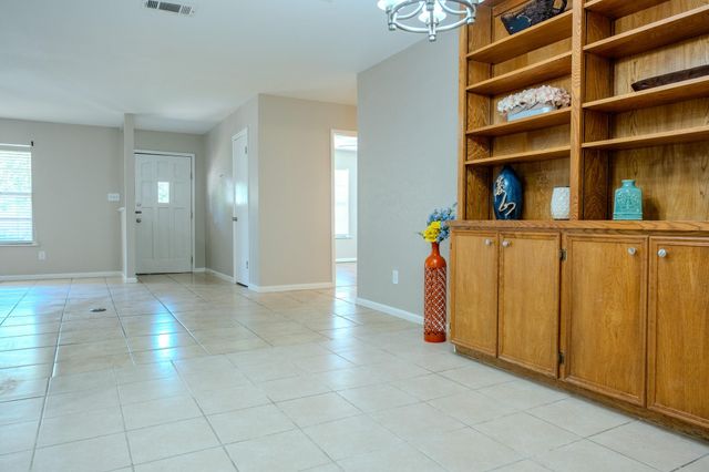 210 LOESCH DR, Elgin, TX 78621