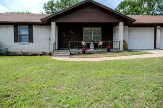 210 LOESCH DR, Elgin, TX 78621