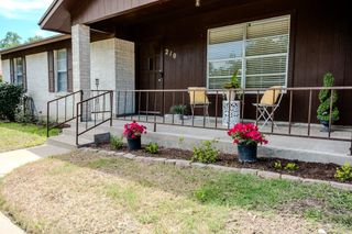 210 LOESCH DR, Elgin, TX 78621