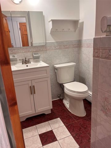 25-59 46th Street 2, Astoria, NY 11103