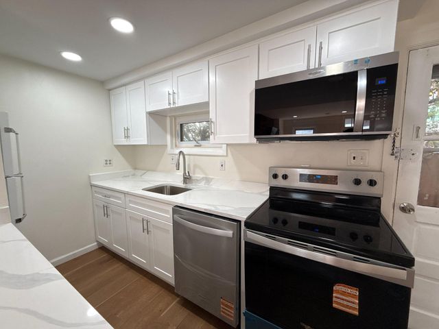 256 S ALDER ST, Philadelphia, PA 19107